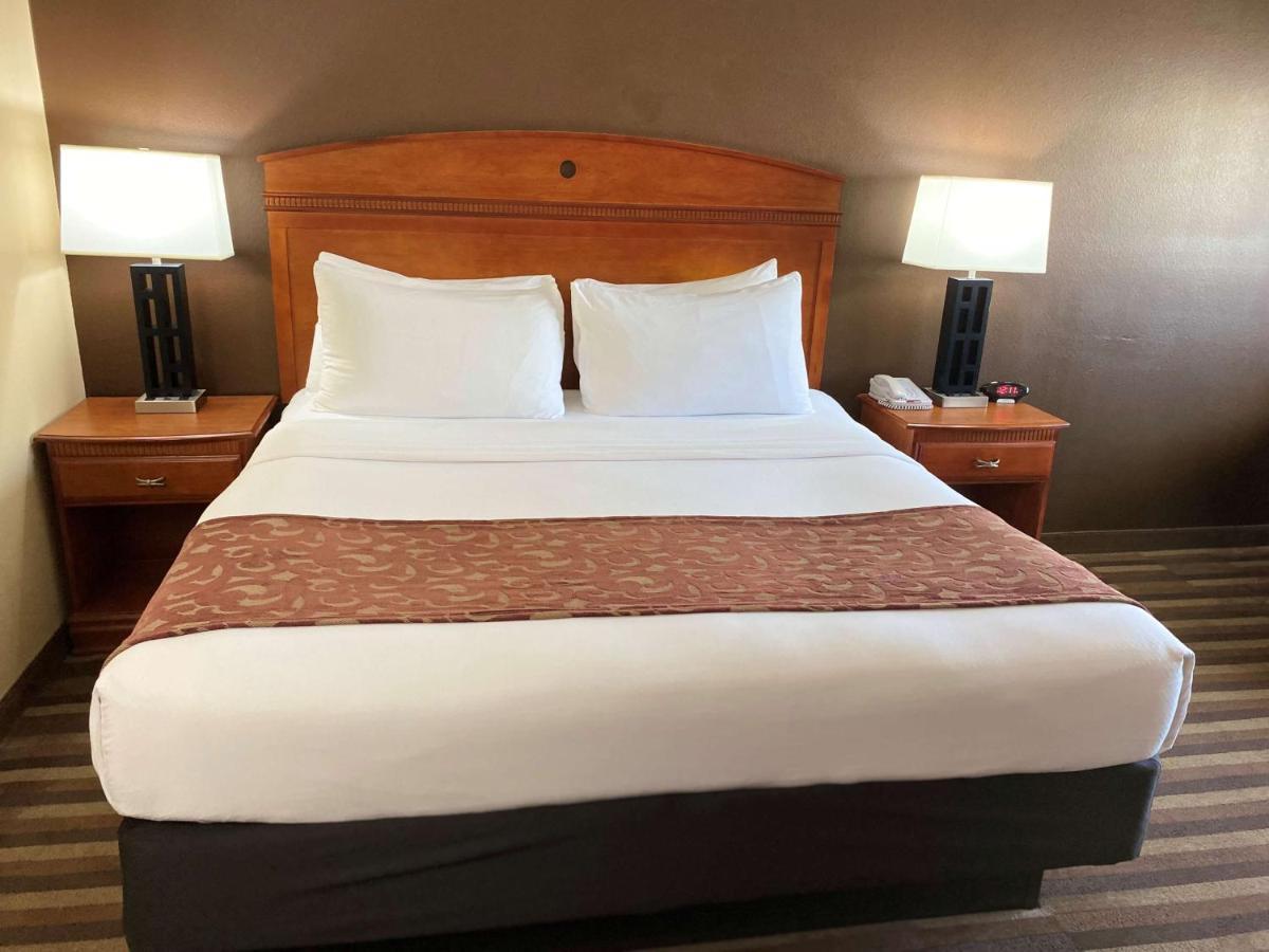 Best Western Manhattan Inn Zewnętrze zdjęcie