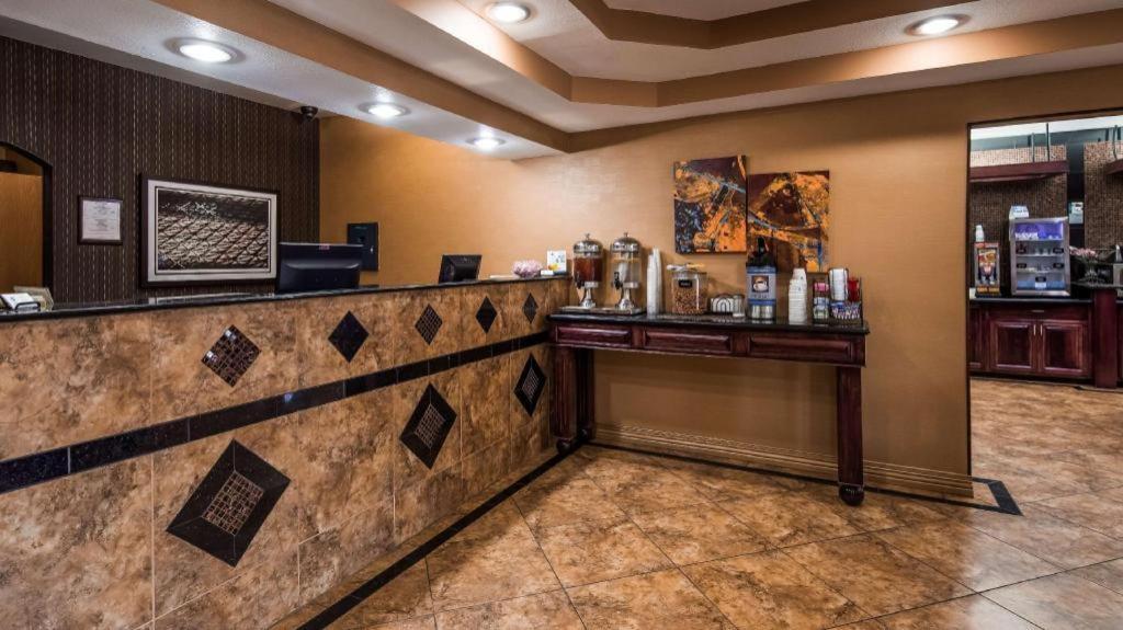 Best Western Manhattan Inn Zewnętrze zdjęcie