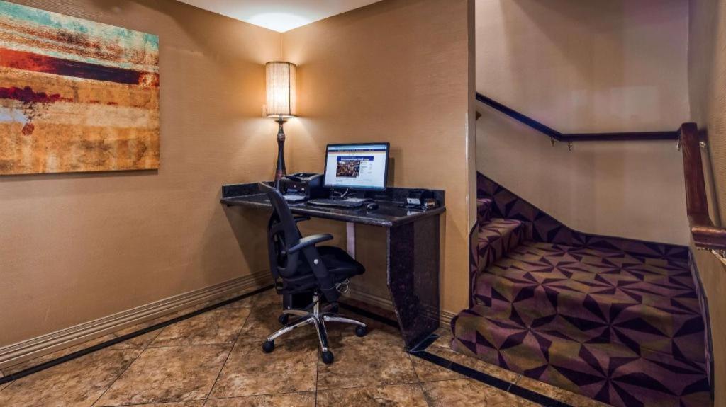 Best Western Manhattan Inn Zewnętrze zdjęcie
