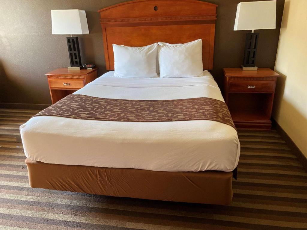 Best Western Manhattan Inn Zewnętrze zdjęcie