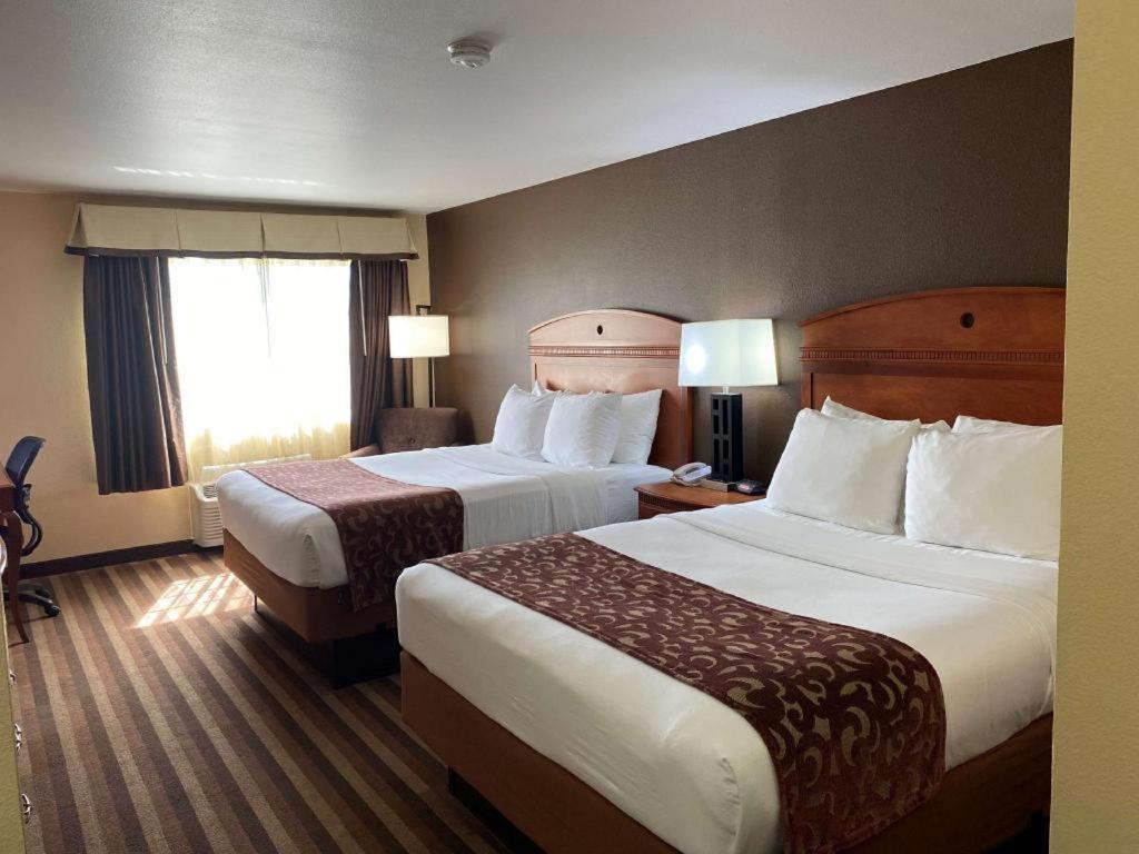 Best Western Manhattan Inn Zewnętrze zdjęcie